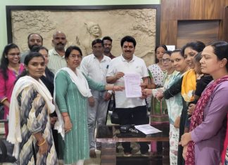 आरोग्य अभियानांतर्गत ( NHM )काम करणाऱ्या कर्मचाऱ्यांना मनसेचा पाठिंबा