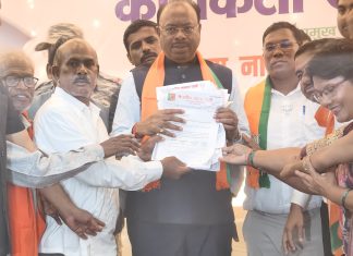 लोहार जमातीचे STआरक्षण पूर्ववत लागू करण्यासाठी महसूल मंत्र्यांना निवेदन…