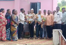 शिक्षकांना निरोप देताना अनेकांना आनंदाश्रु……