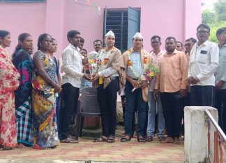 शिक्षकांना निरोप देताना अनेकांना आनंदाश्रु……