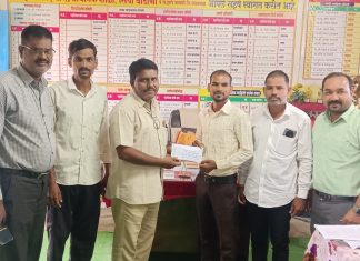 स्वंयशिक्षक यांना स्वयमप्रेरणेतुन भेट