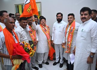 *राजकीय भुकंपाचे सौम्य धक्के कुणाचे घर पक्के……