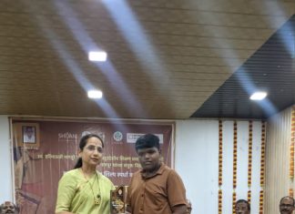 वणी शहरातील बाल चित्रकार प्रोत्साहन पुरस्काराने सन्मानित