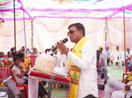 आदिवासी उद्योग जञेत मशरूम शेतीचा नवा मार्ग: युवकांना स्वावलंबनाची प्रेरणा